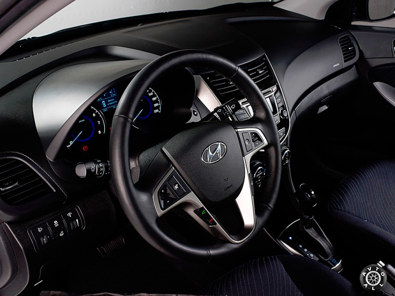 Hyundai Solaris 2015 руль и управление