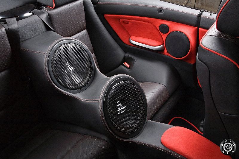 Звуковая акустическая система в автомобиле