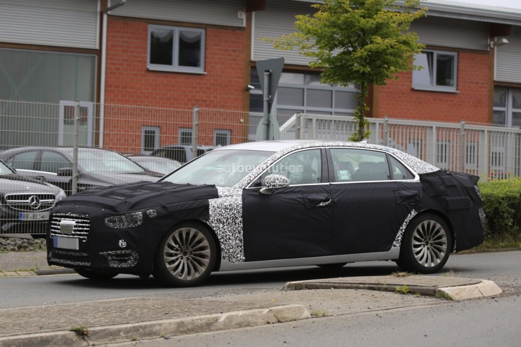 Hyundai Equus 2017 вовсю тестируют в Германии