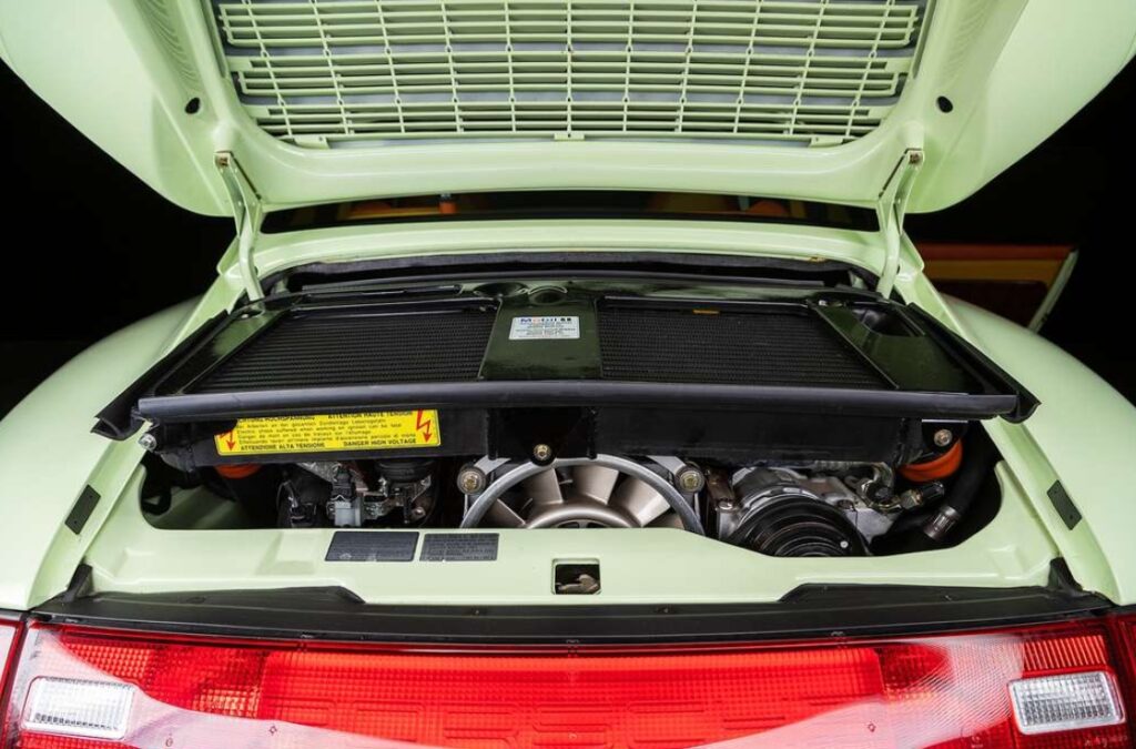 Капот уникального Porsche 911 Turbo S